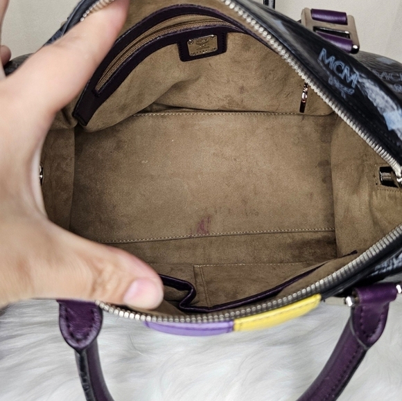 🔹️ MCM🔹️ Limited Edition  black Princess Lion Boston Bag ✨️🖤 - Picture 3 of 13